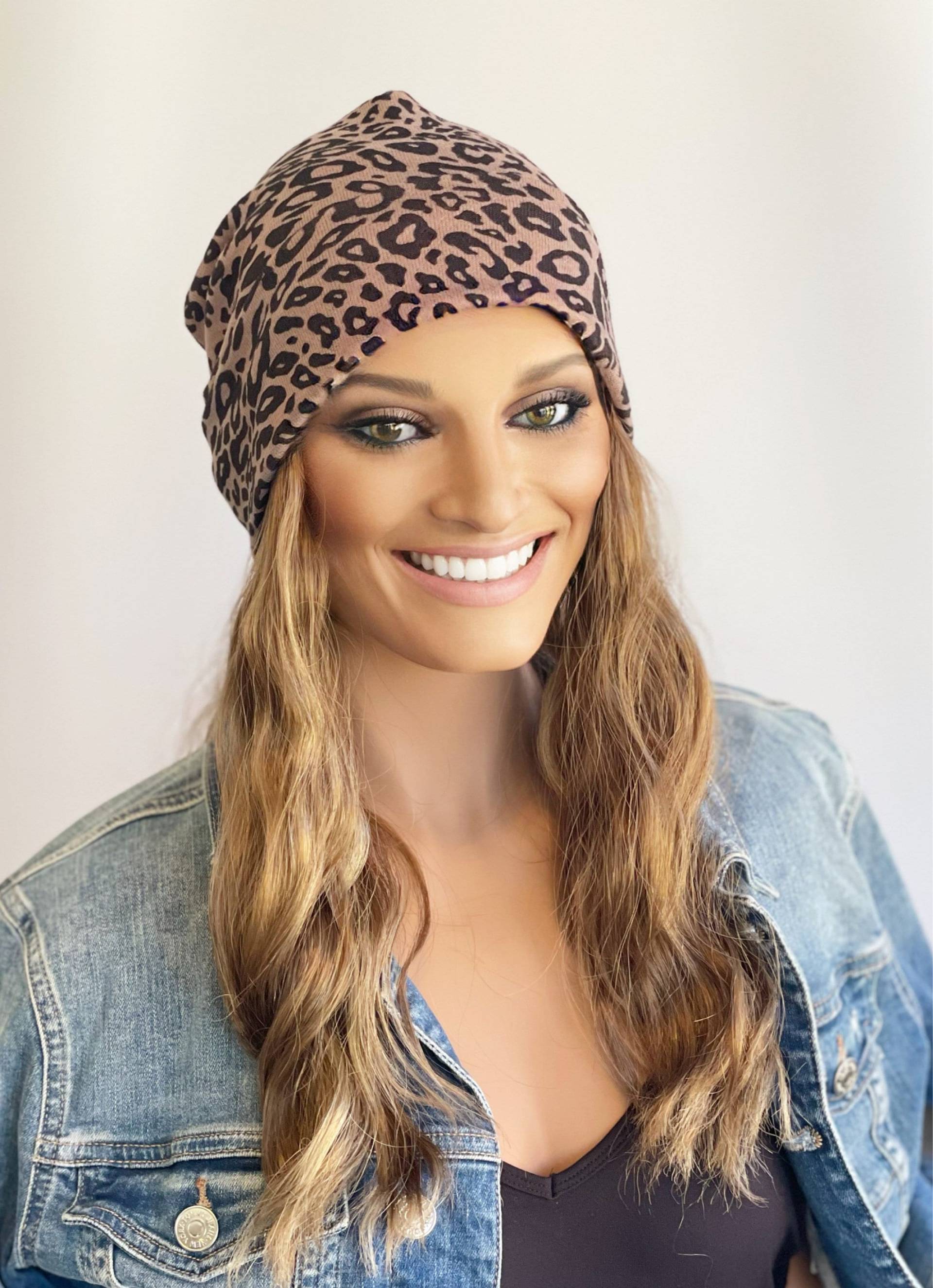 Leichte Beanie Mit Leopardenmuster Und Langen Gewellten Haaren Hut Angebrachten | Perücke| Mütze Haaren| Haare|Perücke Hut|Perücke Haar von headscarvesbyciara1