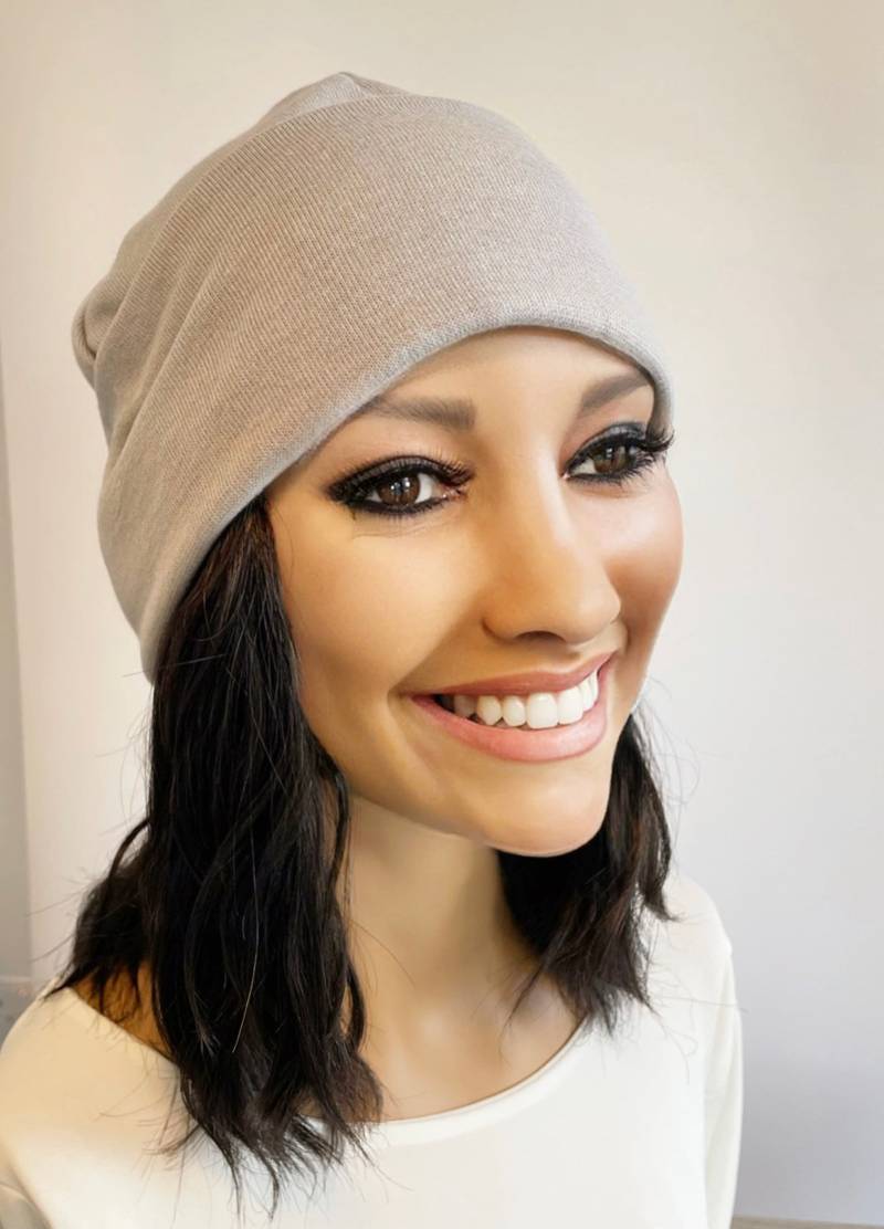 Leichte Beanie Mit Weichem Angestzten Kurzwelligen Haar | Hut Angebrachten Haaren Perücke| Mütze Haaren| Haare|Perücke Hut|Perücke von headscarvesbyciara1