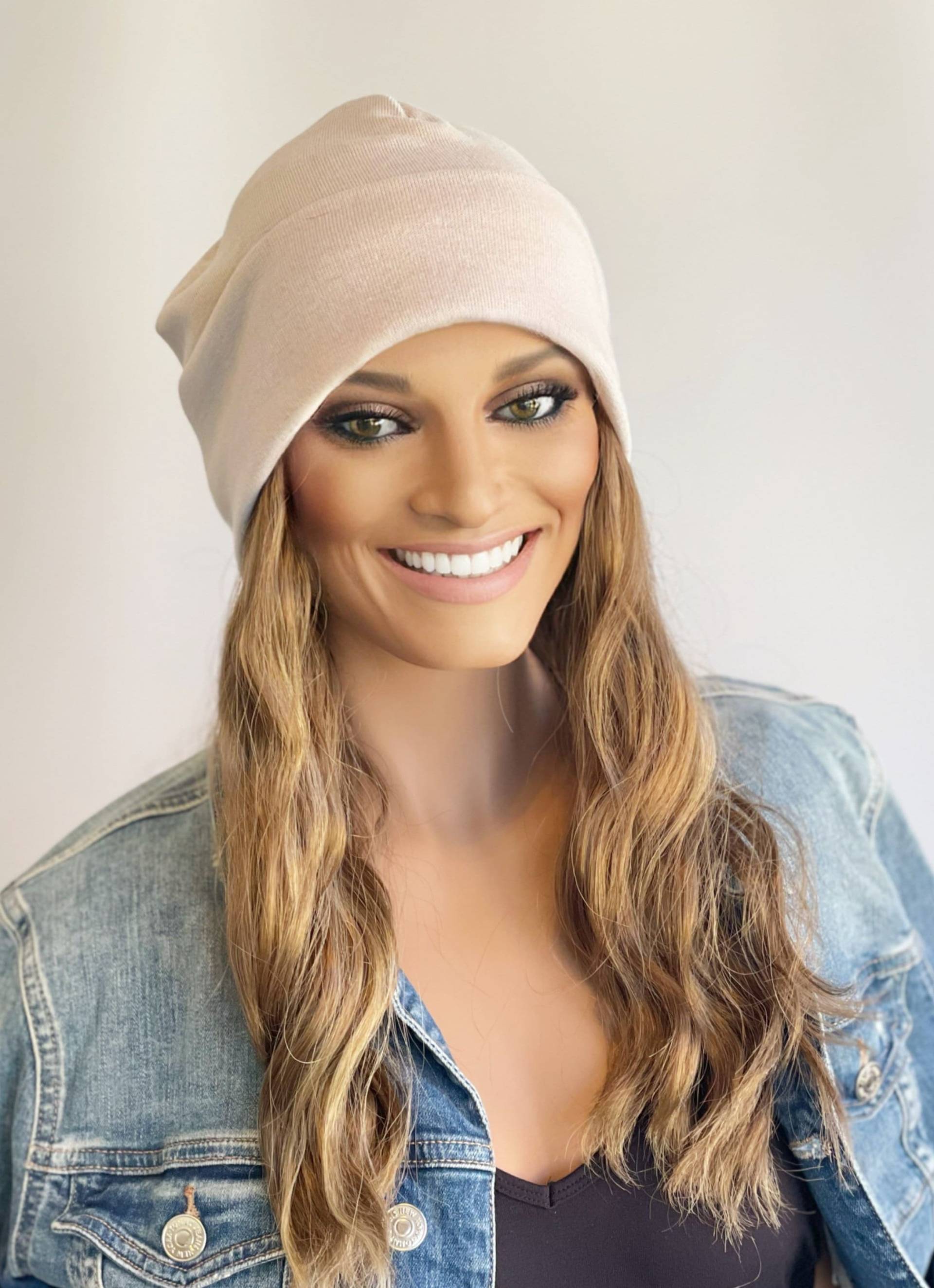 Leichte Cremefarbene Beanie Mit Langen Gewellten Haaren | Hut Angebrachten Perücke| Mütze Haaren| Haare|Perücke Hut|Perücke Haar von headscarvesbyciara1