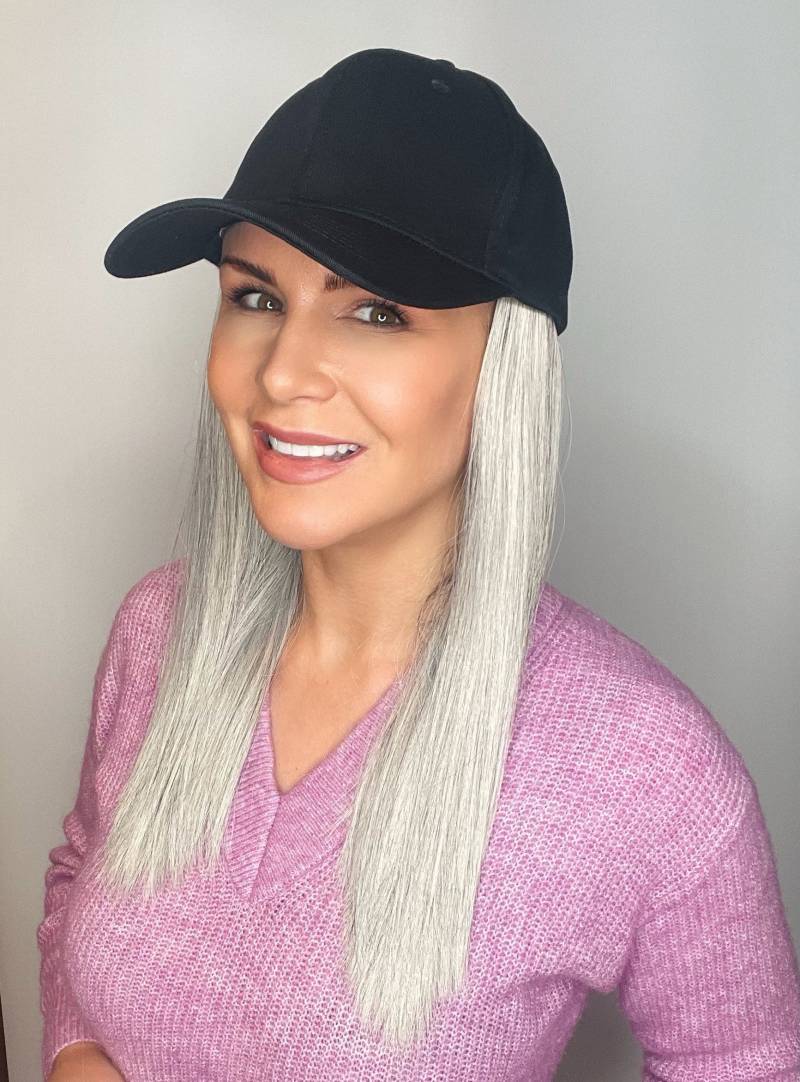 Schwarze Basecap, An Der Lange Haare Befestigt Sind von headscarvesbyciara1