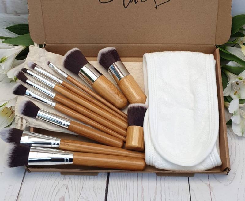 Umweltfreundliches Geschenk Für Sie 11 Stück Bambus Make-Up Pinsel + Bambus-Baumwoll-Spa-Stirnband. Natürliches, Nachhaltiges, Zero Waste von iandgeco