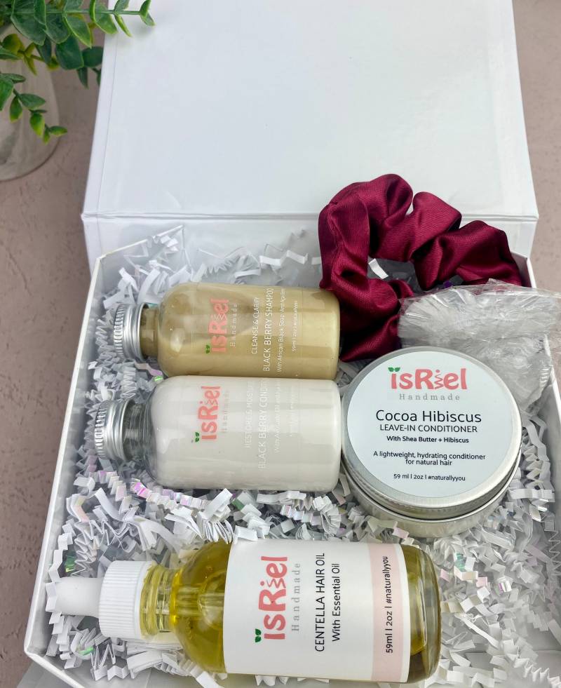 Handgefertigte Spa-Geschenkbox, Liebe Ist in Den Haaren, Self Care-Geschenkbox, Minis Spa-Geschenkset, Naturhaar-Geschenkkorb von isRielHandmade