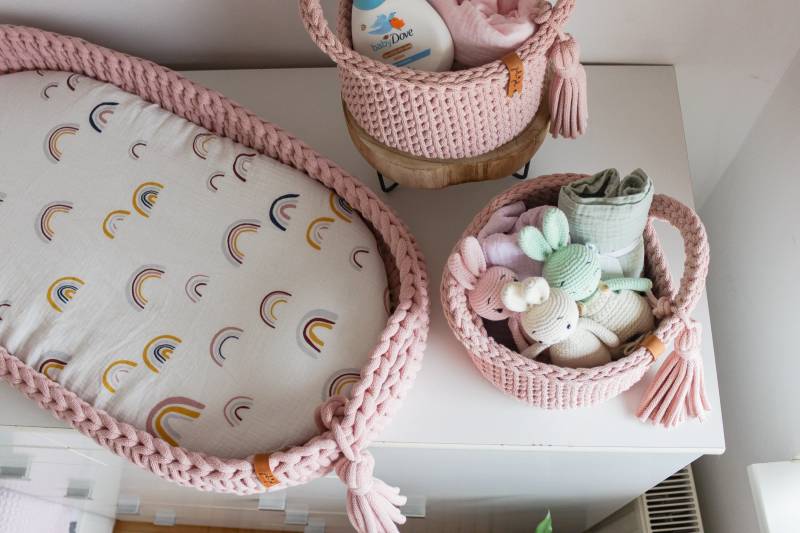 Set Von Rosa Gehäkelte Wickelkorb Und Windel Ablage Korb, Baby Wickelauflage, Caddy, Mädchen Kinderzimmer Dekor, Shower Geschenk von julijolihome