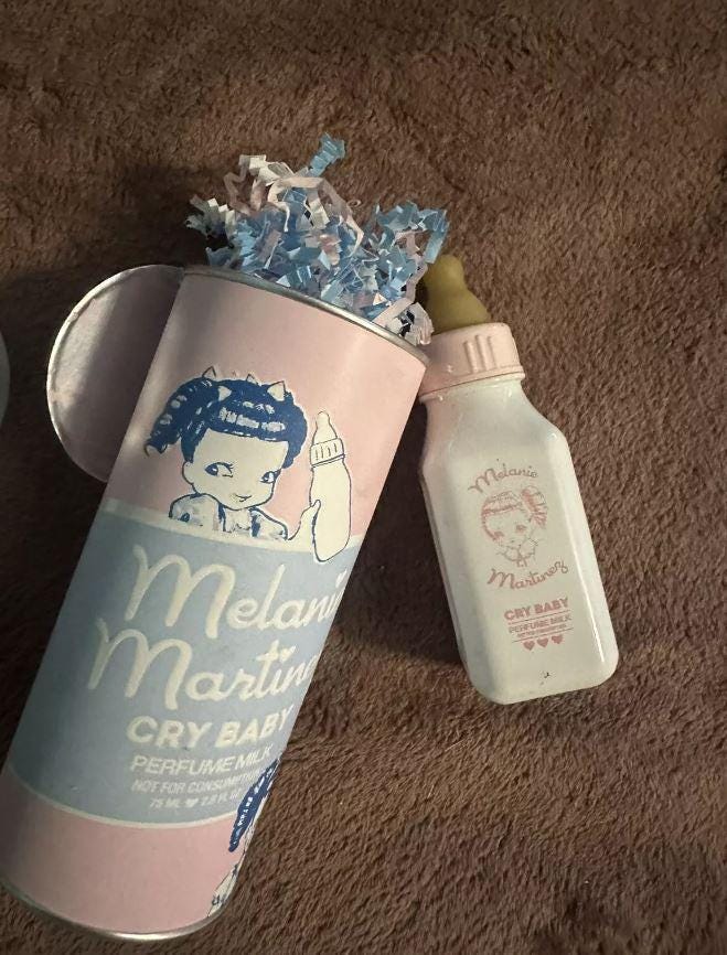 Original Melanie Martinez Crybaby Parfüm Flasche Mit Originalverpackung von karbouli