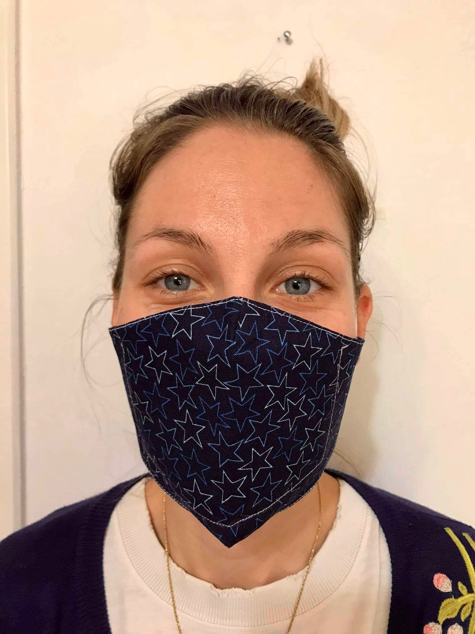 sterne Print Marineblaue Gesichtsmaske Mit Abnehmbarem Carbon Filter, Unisex Gesichtsmasken Waschbare Aus Baumwolle, Baumwolle von letsbesmartcharity