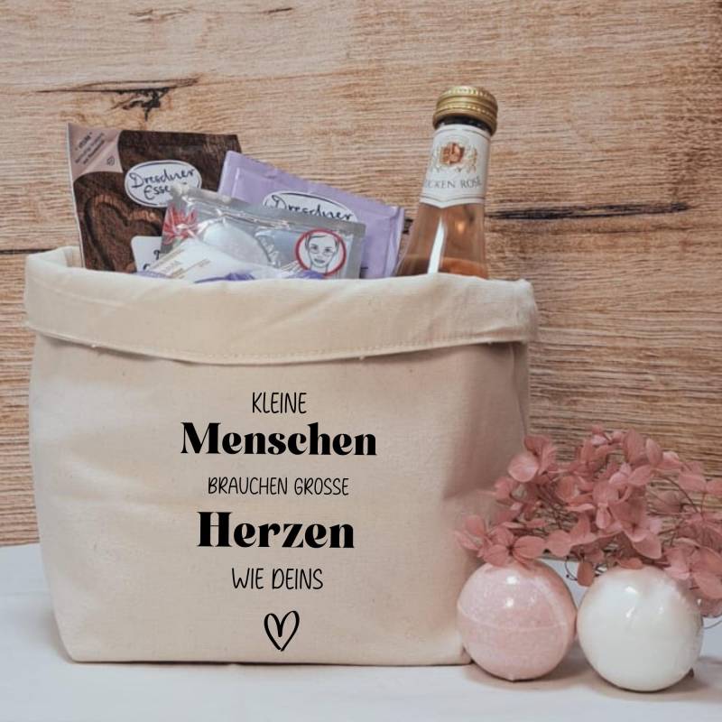 Geschenkkörbchen/Geschenkkorb Zum Selbstbefüllen "Kleine Menschen Brauchen Große Herzen Wie Deins" von liiebevollverschenkt