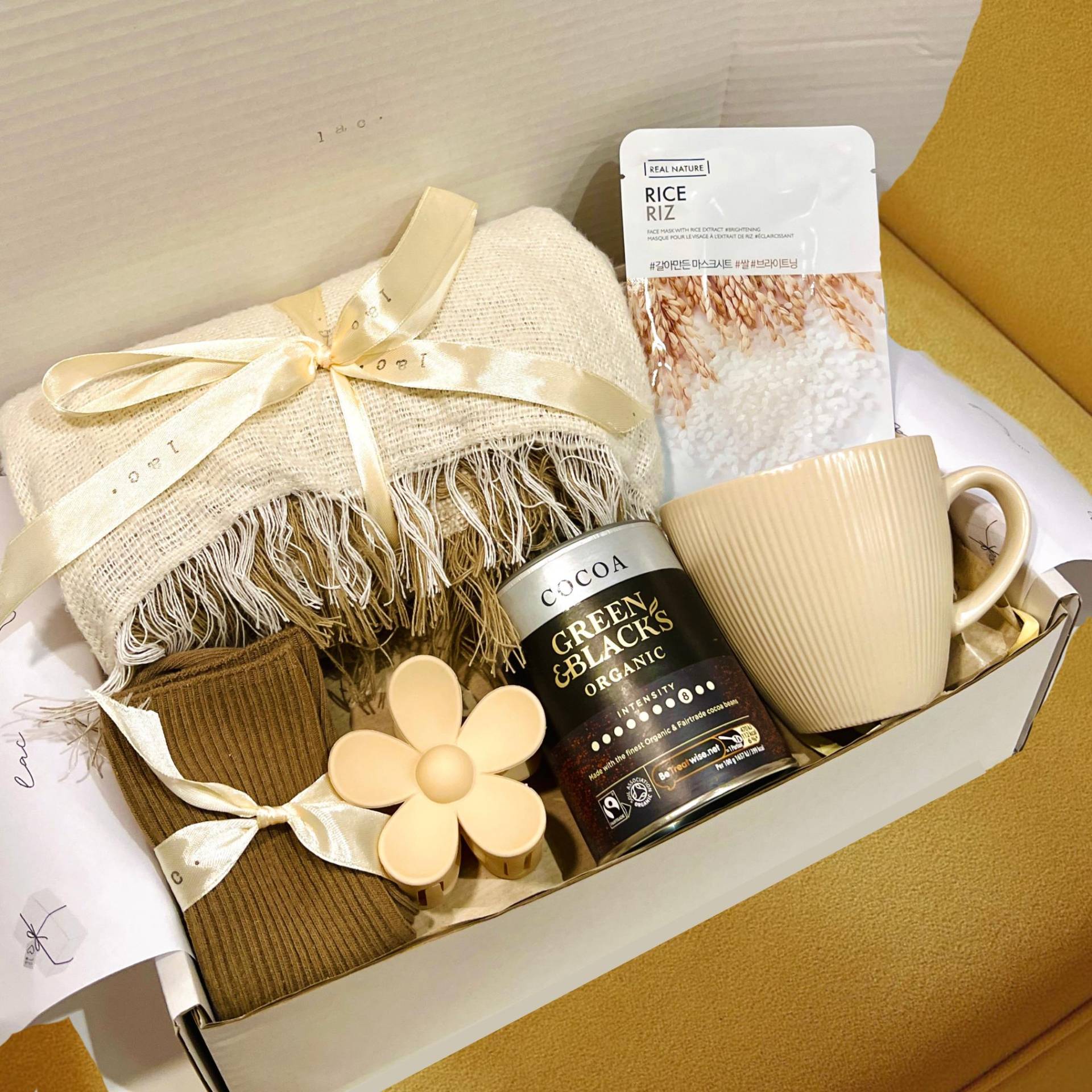 Blumenkasten Geschenk Für Sie Schwestern Geschenkkorb Verwöhnen Süß Mutter Geburtstagsgeschenk Freunde Heiße Schokolade Self Care Paket von loudandclearConcept