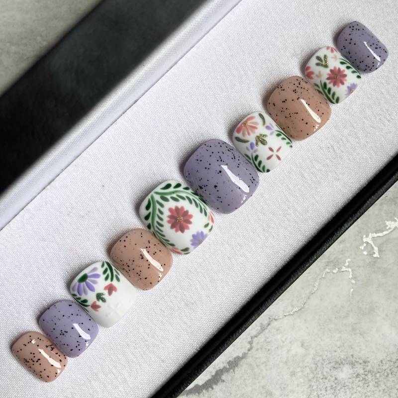 Vintage Eggshell Floral - Matte Press-On Nails von msknails