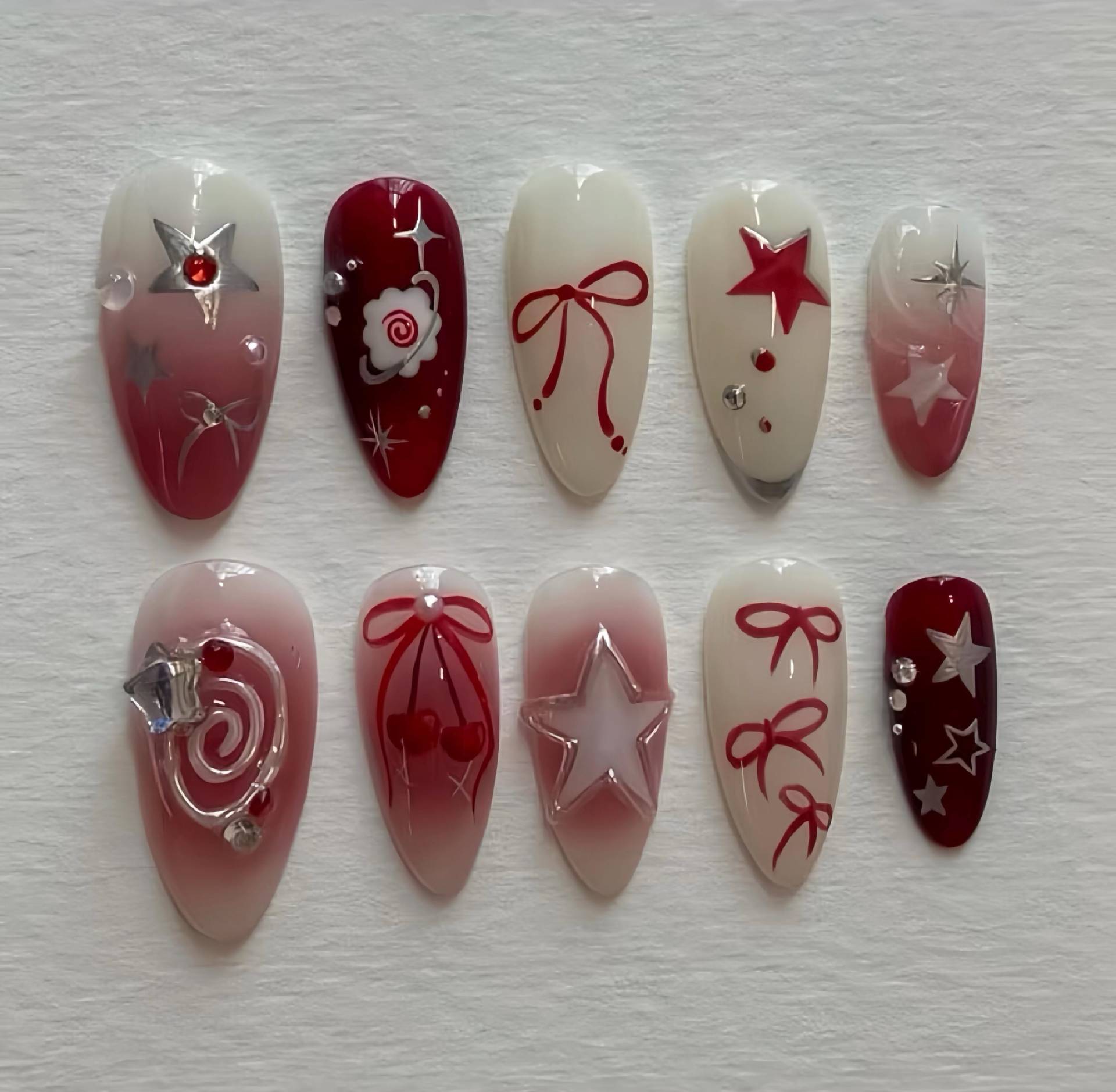 Bow-Tiful Y2K - Selbstgemachte 3D Press-On Nails Weihnachtliche Nägel Designs von nailauraDE