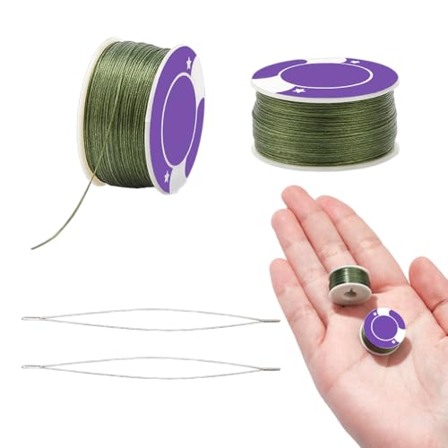 NBEADS 100 Yards Saatperle Garn, 0.1mm Polyesterfaden für Armbänder Speziell Beschichtetes Nähgarn mit 2 STK. Big Eye Perlennadeln zum Nähen von Perlenschmuck Armbänder Machen, Dunkel-Olivgrün von nbeads