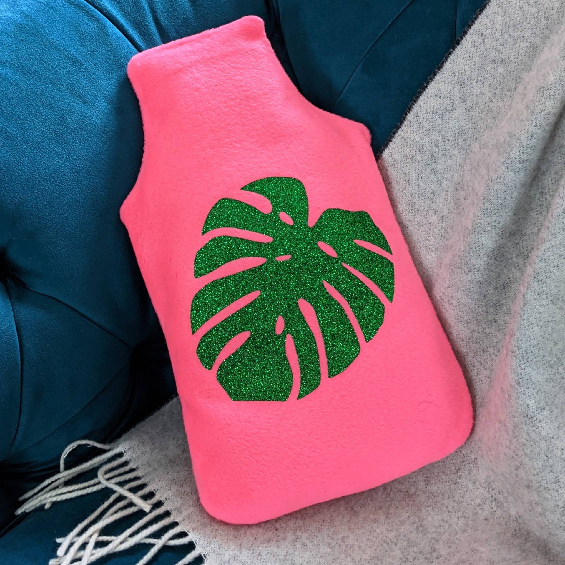 Monstera Fluoreszierende Glitter Heißwasser Flasche Abdeckung von nickynackynoodesigns