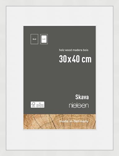 nielsen Bilderrahmen Skava, 30x40 cm, Holz Weiß, für Poster und Portraits, Hoch- und Querformat, inkl. Passepartout 21x29,7 cm A4 von nielsen