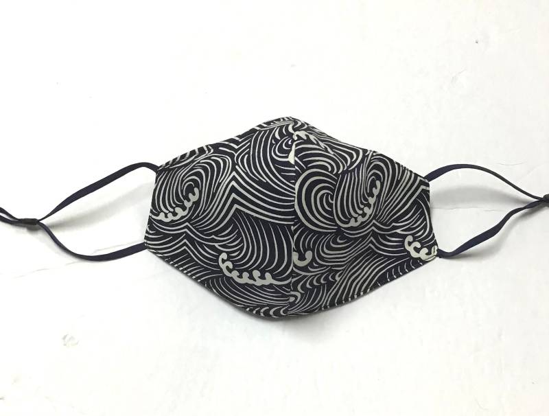 Japan Deep Navy Wave Verstellbare Gesichtsmaske One Size Fits All. Reversible von originalsbyhitomi