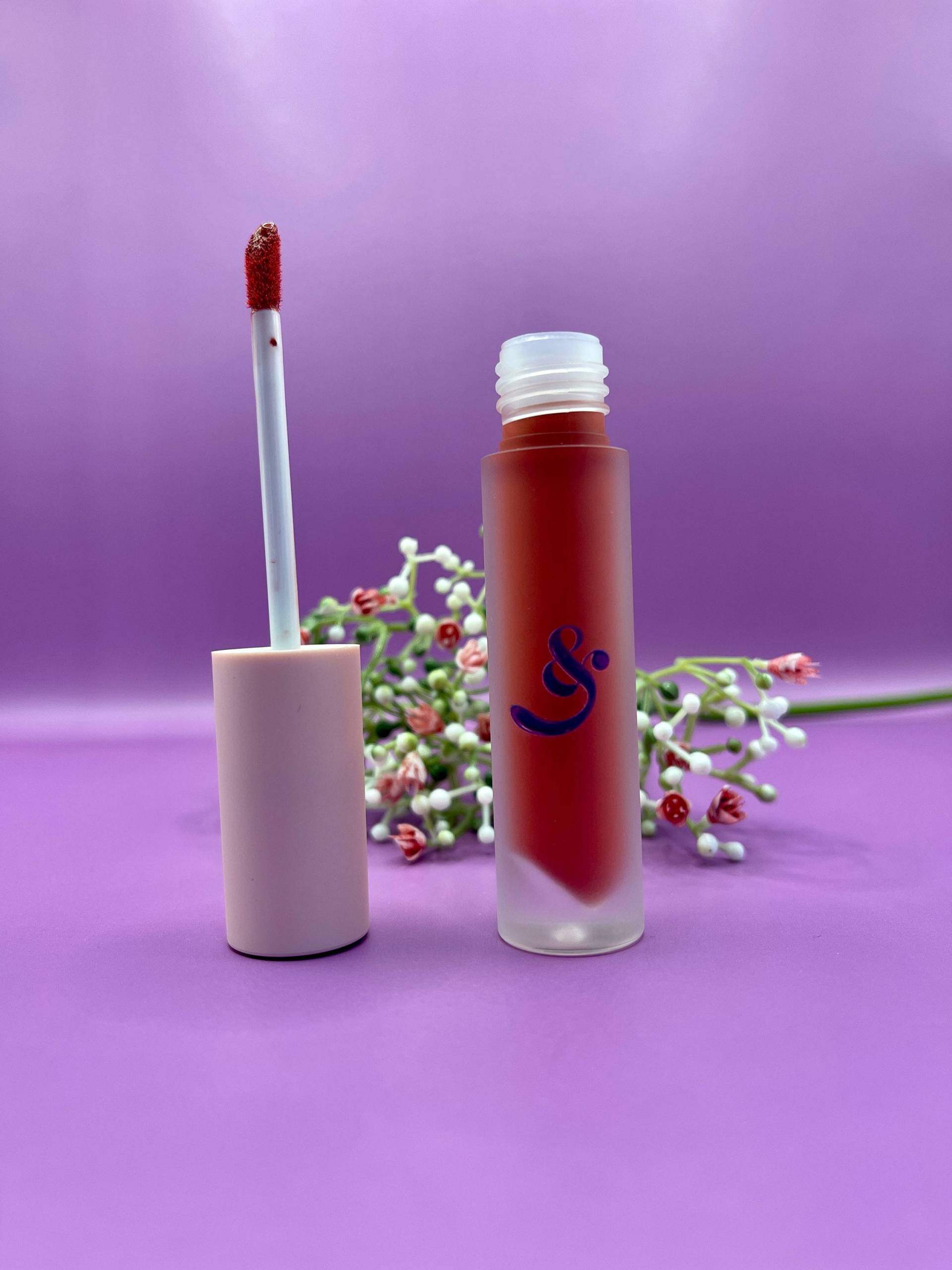 Glänzender Lipgloss von peopleandcosmetics