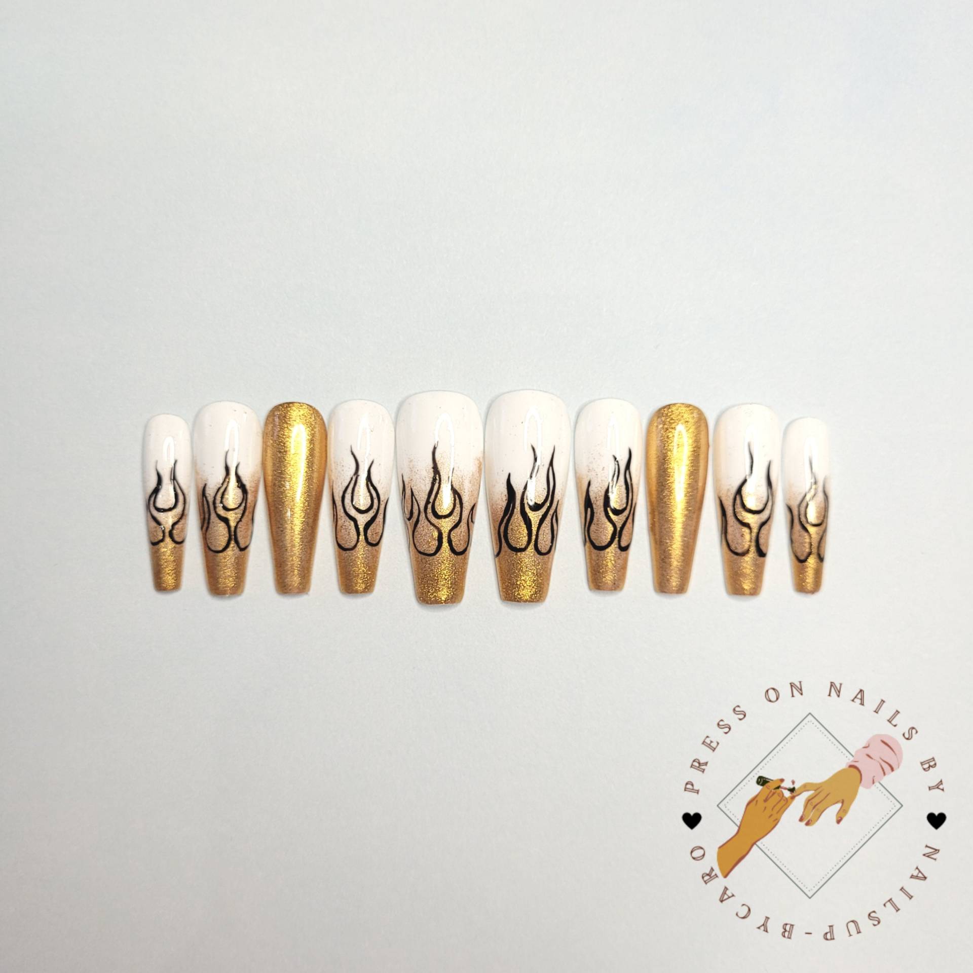 White & Gold Flames - Press On Nails Long Ballerina von pressonsbycaro