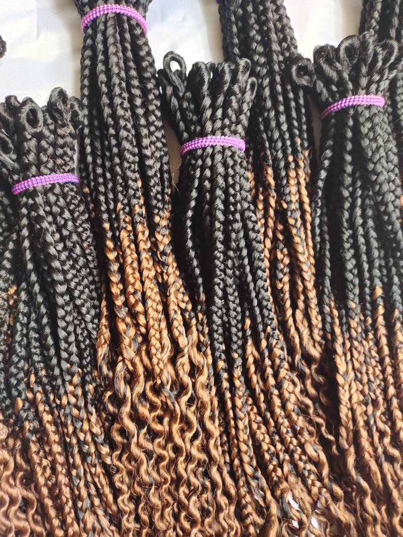 Geflochtene Handgemachte Ombré-Häkelarbeit Mit Box Braids Lockigen Enden. Wassermelonen Spitzen Versandkostenfrei von propsNtresses