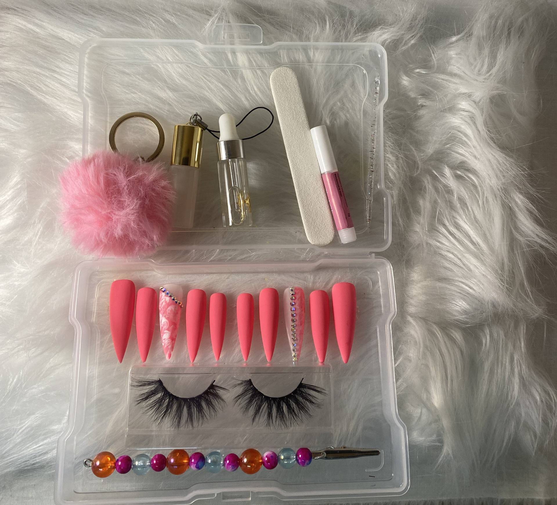 Beauty Box Mit Rosa Marmor Strass Druck Auf Nägel Mattem Finish, Prep Kit, Cuticle Oil, Sonnenblumen Lippenöl, Wimpern & Karte Grabber von pureessencenails