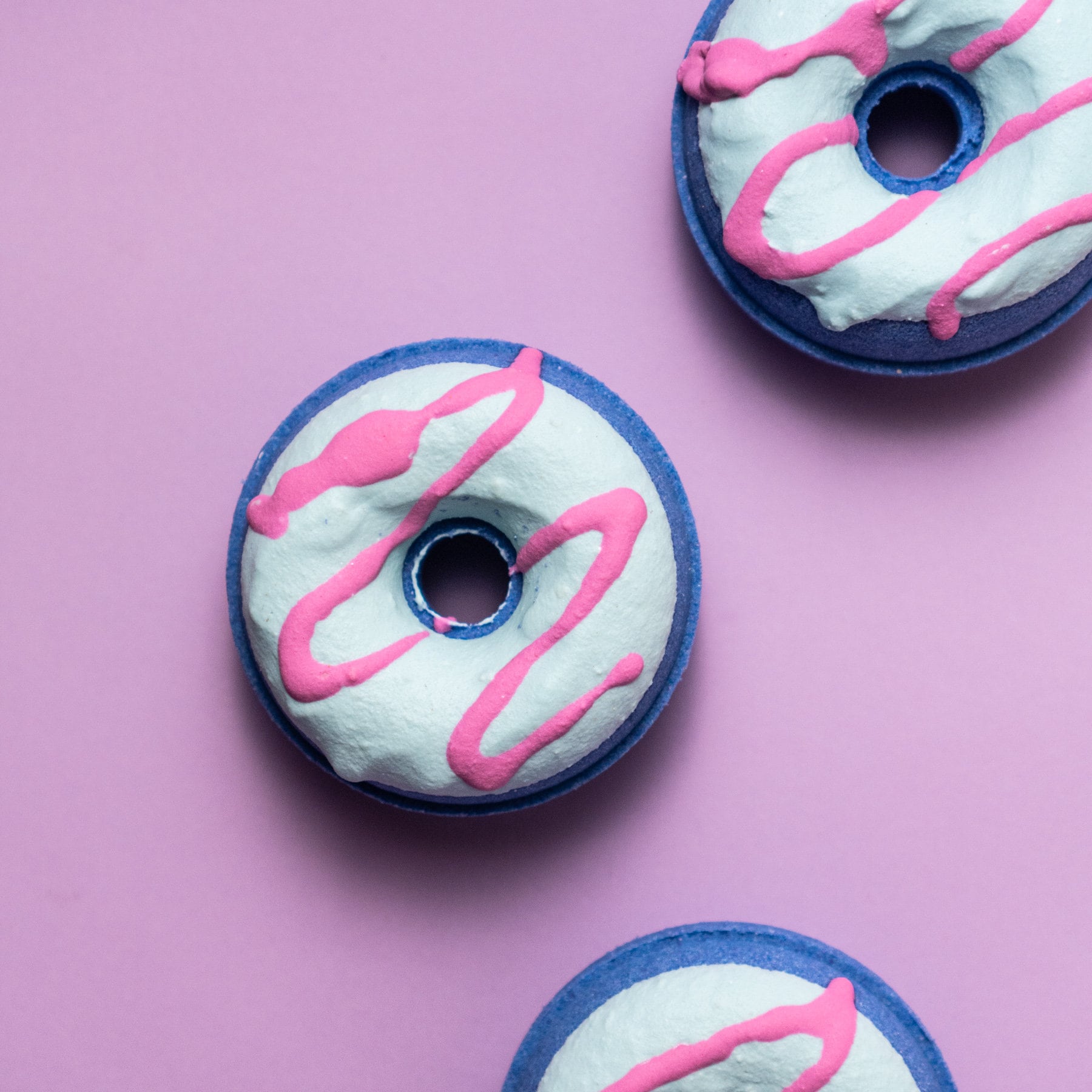 Figgy Pop Badebombe Donut | Kakaobutterglasur, Feigen - Und Brauner Zuckervanille-Duft, Bittersalz, Avocadoöl, Kakao - Sheabutter von rainydayhello