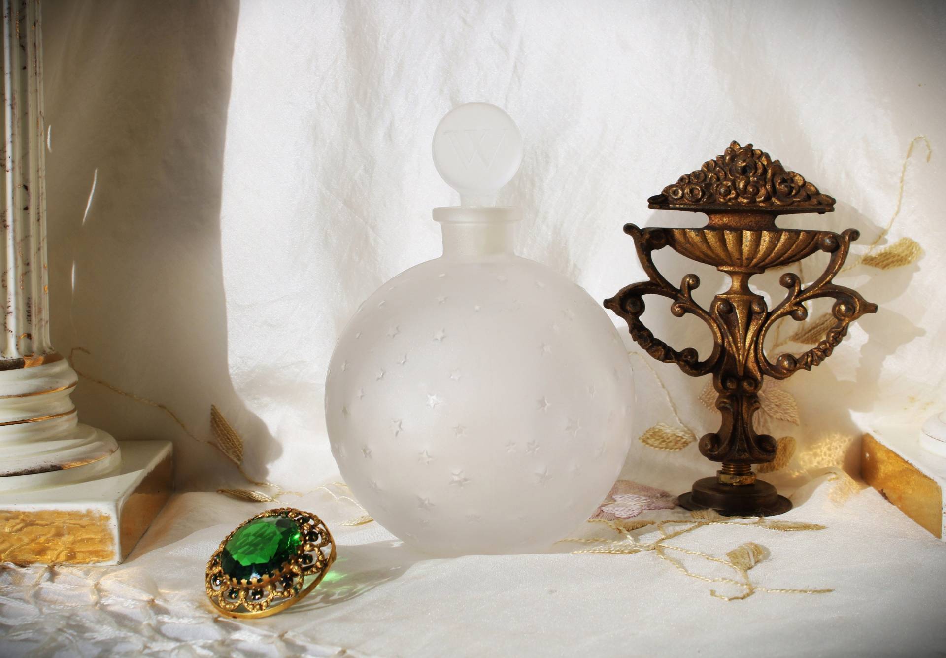 Vintage Lalique Worth Dans La Nuit Parfum, Parfüm 13 Oz. Flacon Milchglas Flasche Mit Sternen von robinseggbleunest