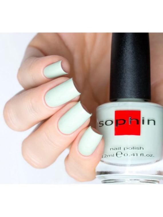 Heller Nagellack in Mintgrün. Sophin 0341. Türkistönung. Sommerliche Pastellmaniküre. Hellgrüne Farbe. Naturnagel von sophincosmetics