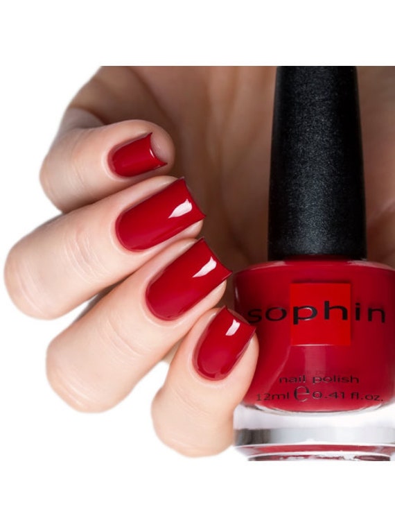 Klassisch Roter Nagellack. Sophin 0027. Hochglänzender Langanhaltendes Finish. Schnell Trocknende Beschichtung. Vegane Kosmetik. Leuchtend Rote Nägel von sophincosmetics