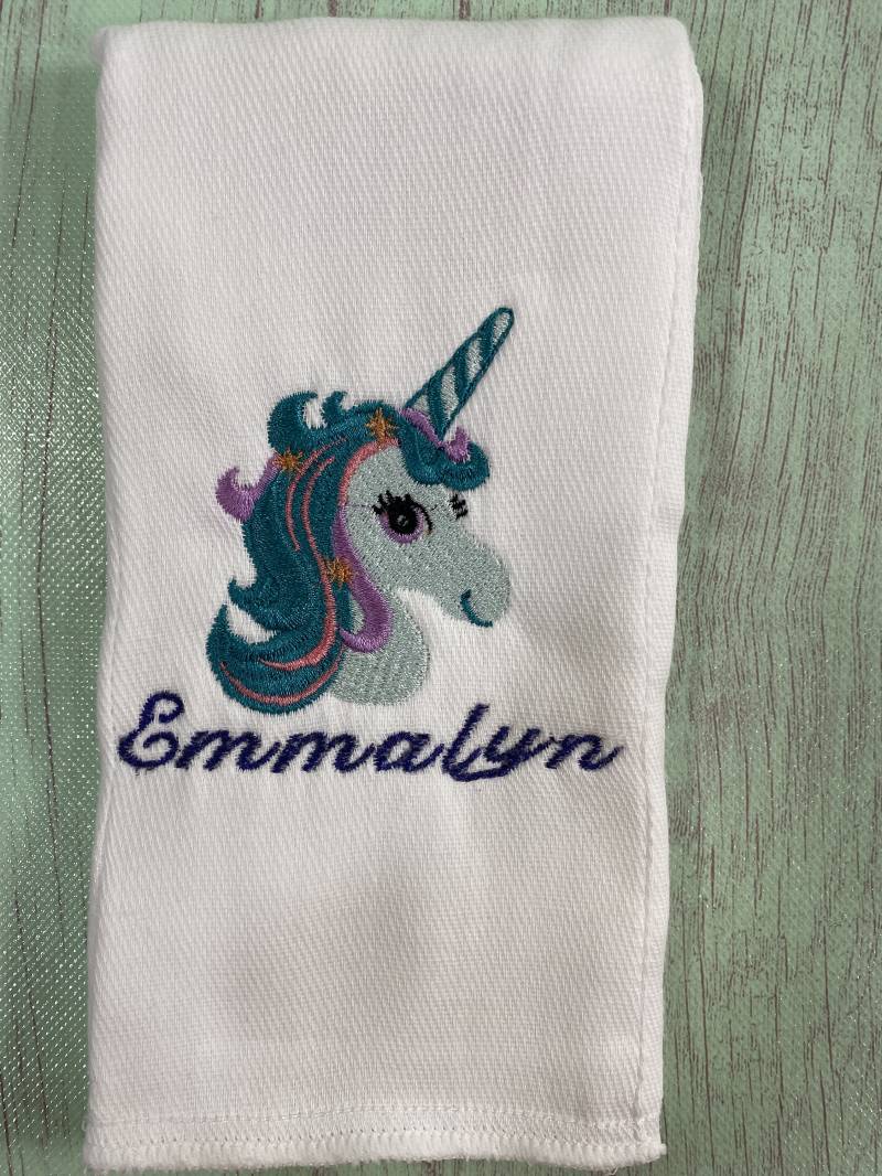 Baby Tuch, Besticktes Einhorn, Shower Geschenk, Tuch Windeln, Neugeborenen von stitchingsunflowerco