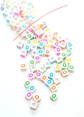 taffbeads 50 Stück 6 mm Würfel weiß + bunte A-Z Einzelbuchstaben Acryl Alphabet Perlen für DIY Handwerk oder Schmuckherstellung (Q) von taffbeads