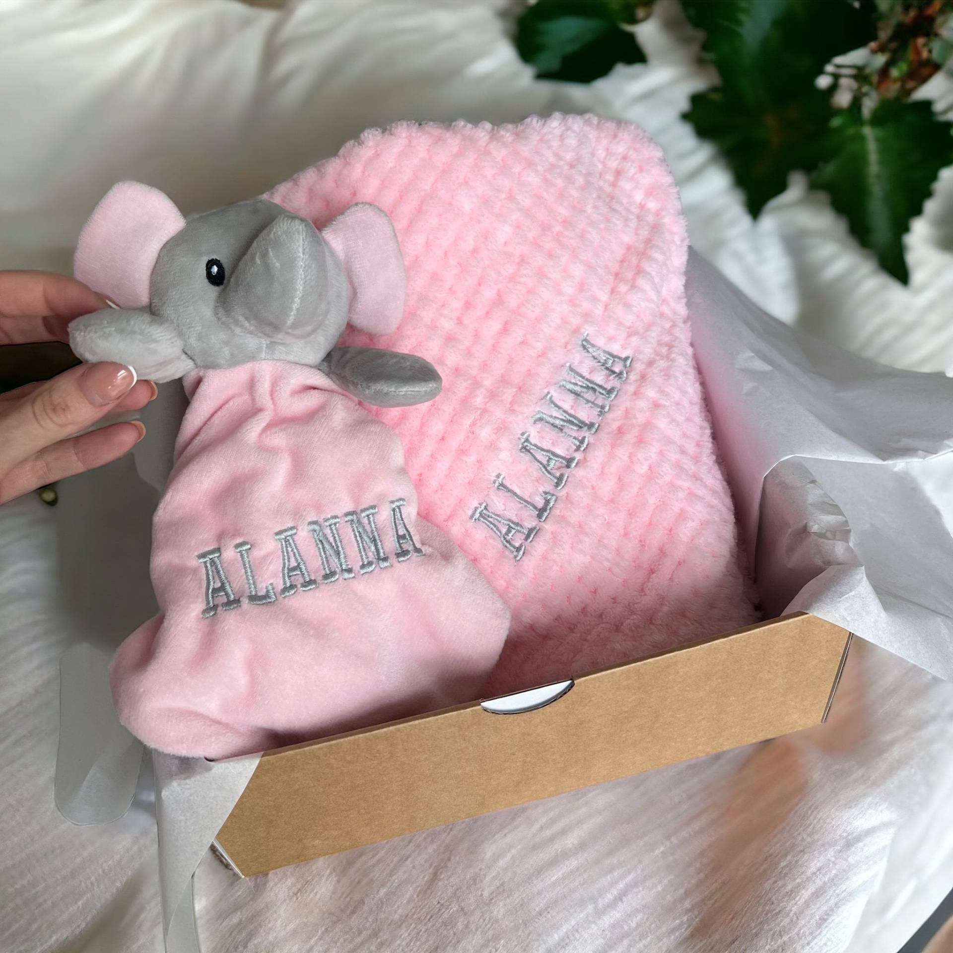 Personalisierte Baby-Geschenk-Set Rosa Elefant Baby-Mädchen-Box, Baby-Dusche-Geschenk, Personalisierte Baby Geschenk von thebababee