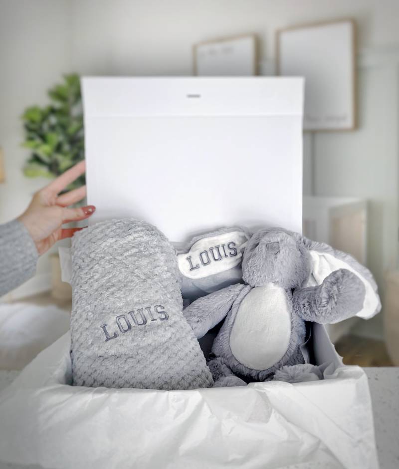 Personalisiertes Baby-Geschenk-Set Mit Grauem Häschen Und Decke, Neugeborenen-Geschenk-Set, Geschenk Für Baby, Baby-Dusche-Geschenk-Set von thebababee