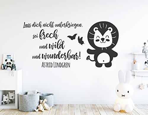 tjapalo® s-pkm396 Wandtattoo Kinderzimmer mit Wandspruch Sprüche "Lass dich nicht unterkiegen, sei frech und wild und wunderbar" (Astrid Lindgren) (B120 x H58 cm) von tjapalo