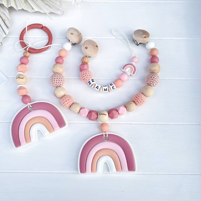 Set Baby Regenbogen Kinderwagenkette Schnullerkette Name Maxicosikette Anhänger Silikon Holz Natur Mädchen Rosa von tweetybabyshop24