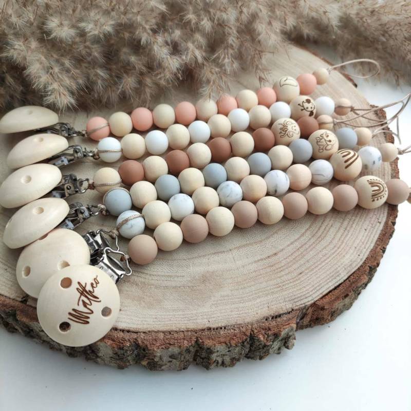 Silikon Schnullerkette Mit Wunschgravur Clip Name Viele Farben Holz Natur Baby Zahn Mädchen Junge von tweetybabyshop24