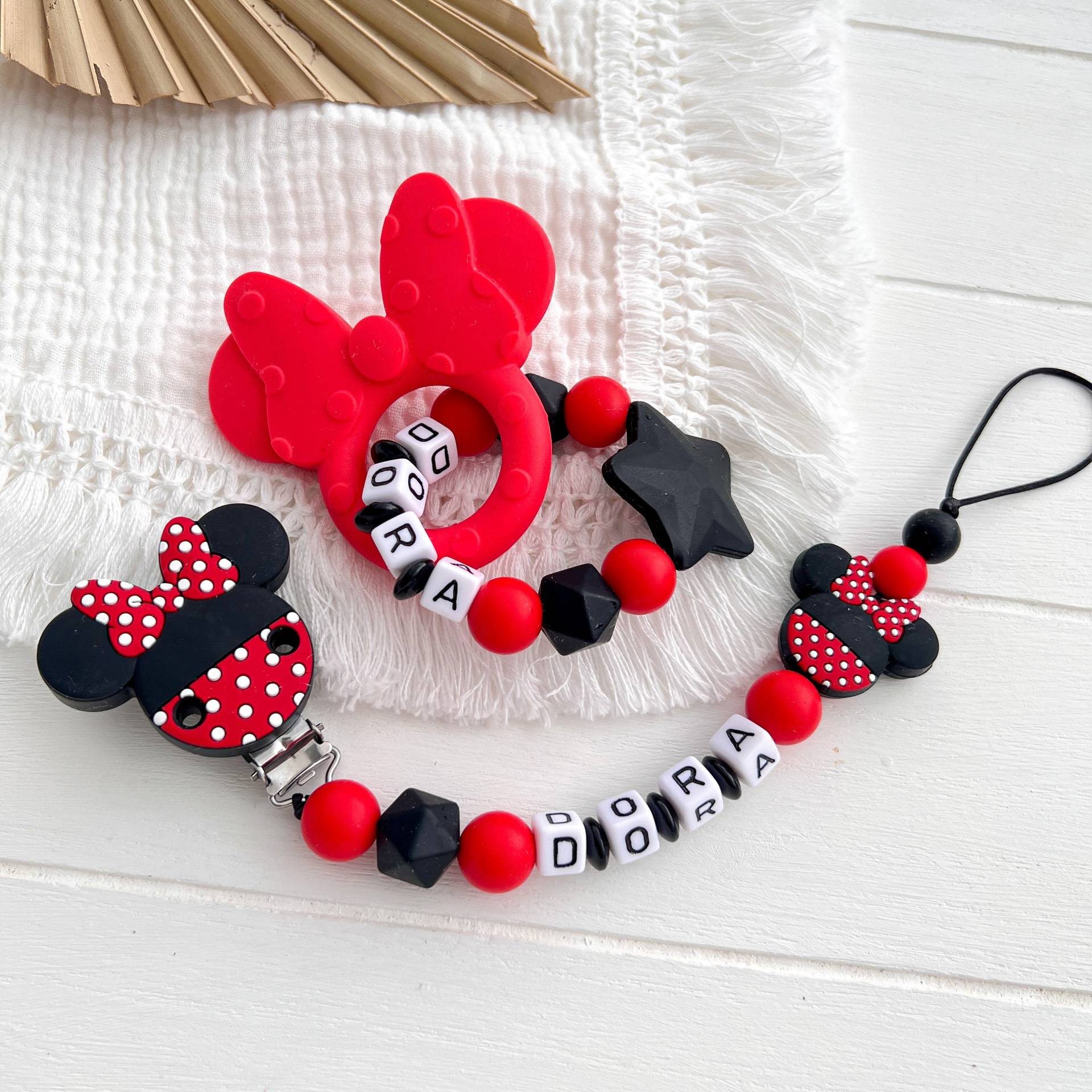 Silikon Set Minnie Mouse Schnullerkette Namen Greifling Anhänger Maus Rot Schwarz Babygeschenk Geburt Mädchen von tweetybabyshop24