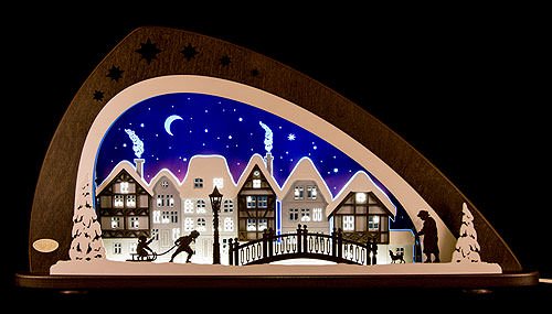 weigla - Schwibbogen original Erzgebirge I Motiv Winter in der Altstadt I LED-Lichterbogen Weihnachten I Größe 66 x 33,8 x 6 cm I Inklusive Beleuchtung I beleuchtete Weihnachtsdeko innen I aus Holz von weigla