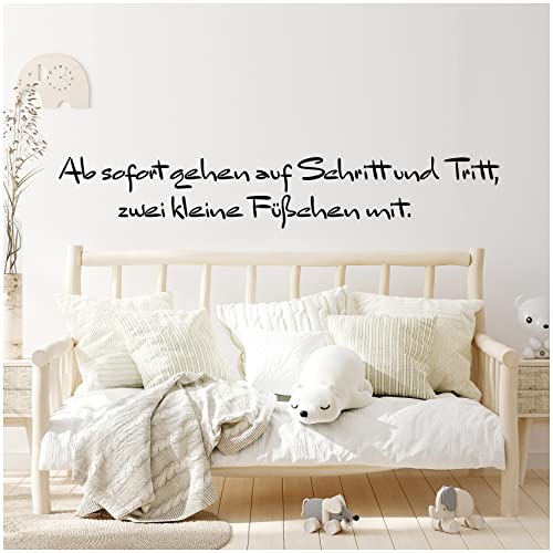 Wandtattoo Schrift Sprüche Zitate für Kinderzimmer Babyzimmer Aufkleber Folie Schwarz Matt Deko Selbstklebend YX036-09 (Ab sofort gehen auf Schritt und Tritt) von yabaduu